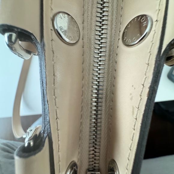 LOUIS VUITTON EPI BREA MM W STRAP LIKE NEW SILVERHARDWARE BLUSH PINK - Picture 8 of 10
